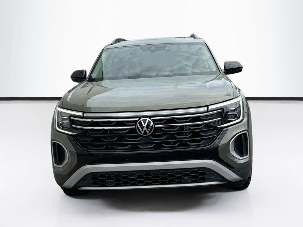 Used 2025 Volkswagen Atlas Peak Edition SE AWD/4WD image 2