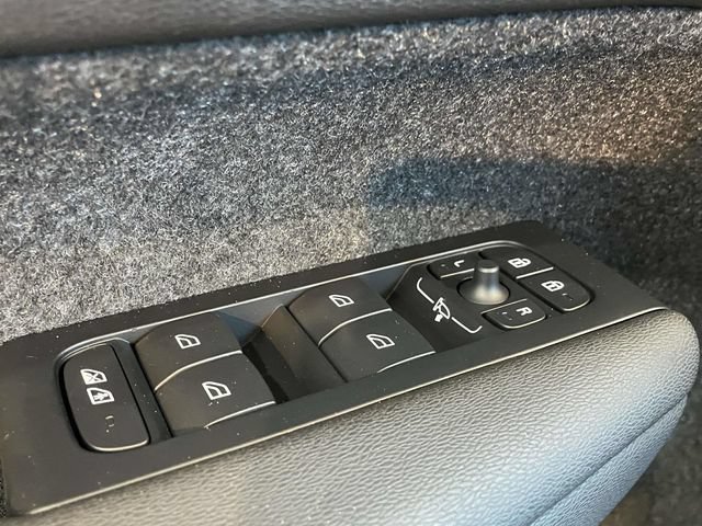 New 2026 Volvo XC40 B5 Ultra w/ Climate Package AWD/4WD image 32