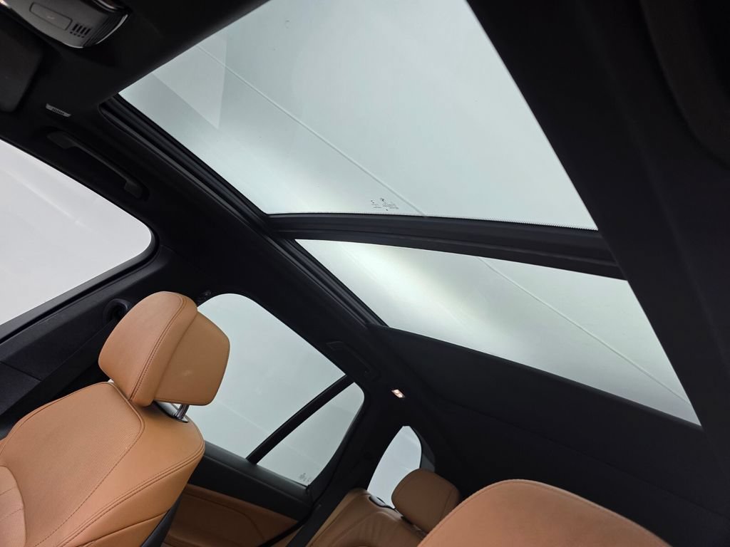 Used 2022 BMW X5 M50i AWD/4WD image 11