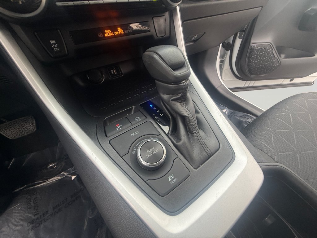 Used 2025 Toyota RAV4 XLE AWD/4WD image 18