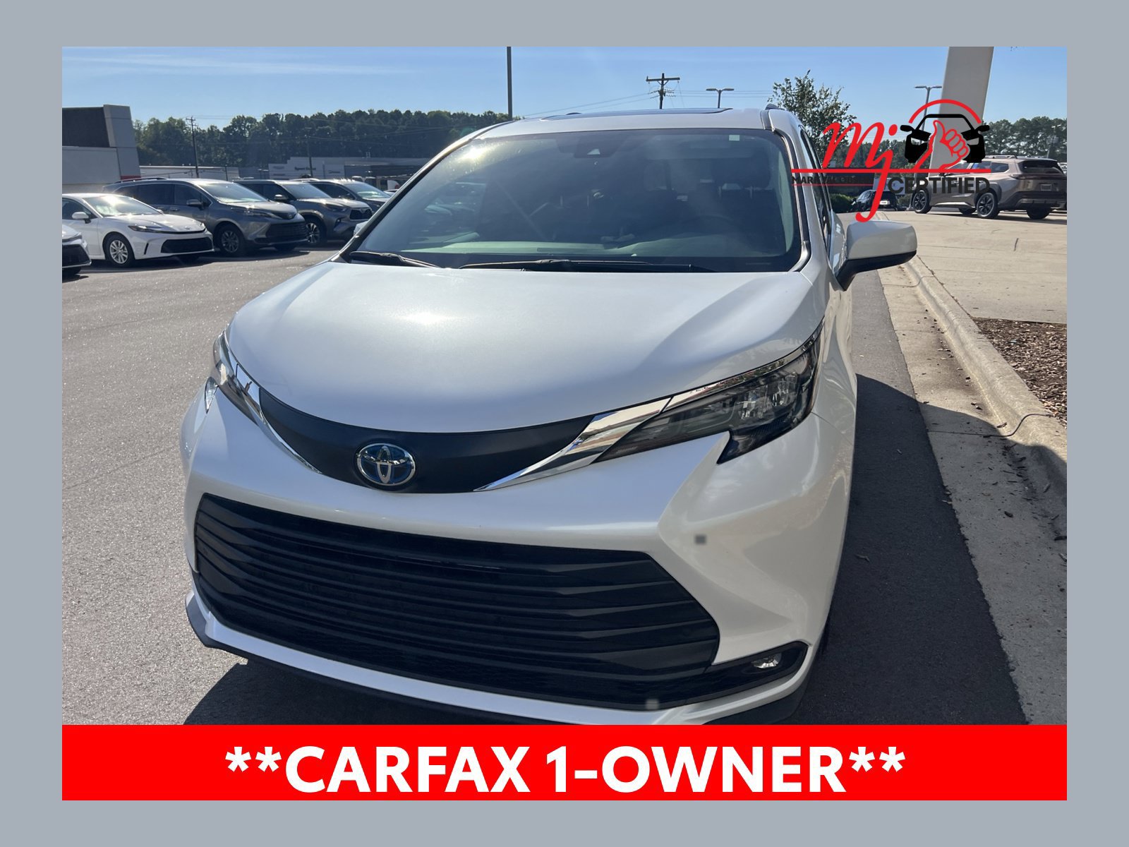 Used 2025 Toyota Sienna XLE FWD image 1