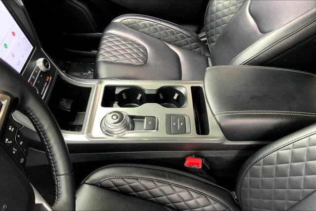 Used 2024 Ford Edge Titanium image 13