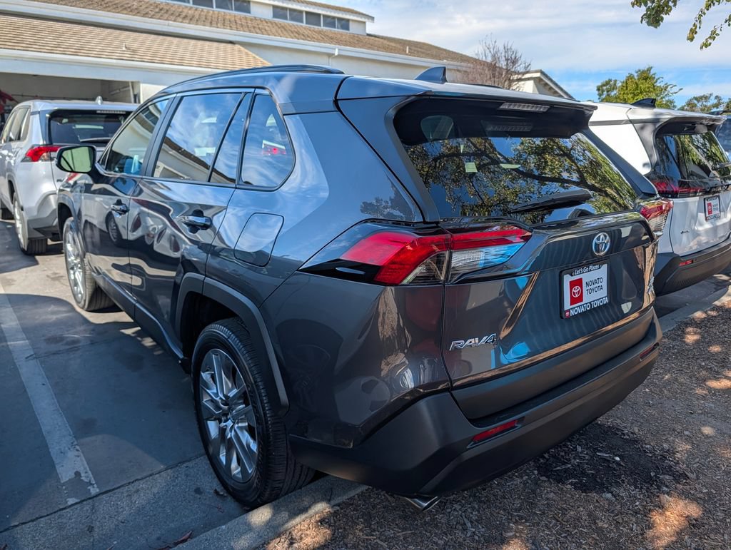 Used 2023 Toyota RAV4 XLE Premium AWD/4WD image 4
