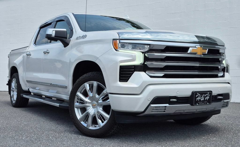 Used 2025 Chevrolet Silverado 1500 High Country w/ Technology Package AWD/4WD image 33