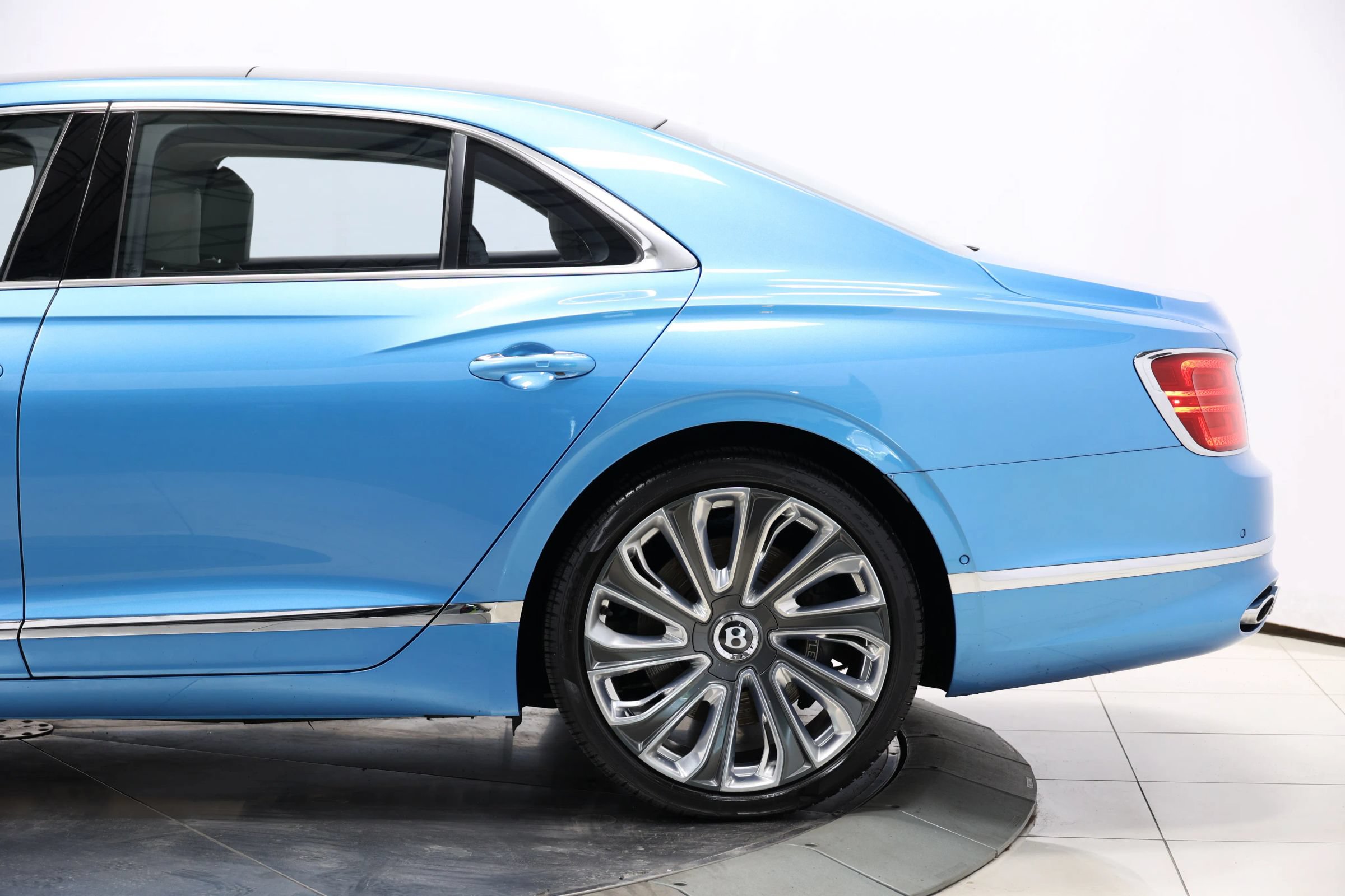 Used 2022 Bentley Flying Spur V8 AWD/4WD image 11