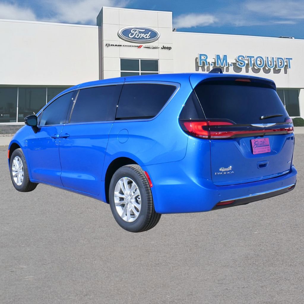 New 2026 Chrysler Pacifica Select image 5