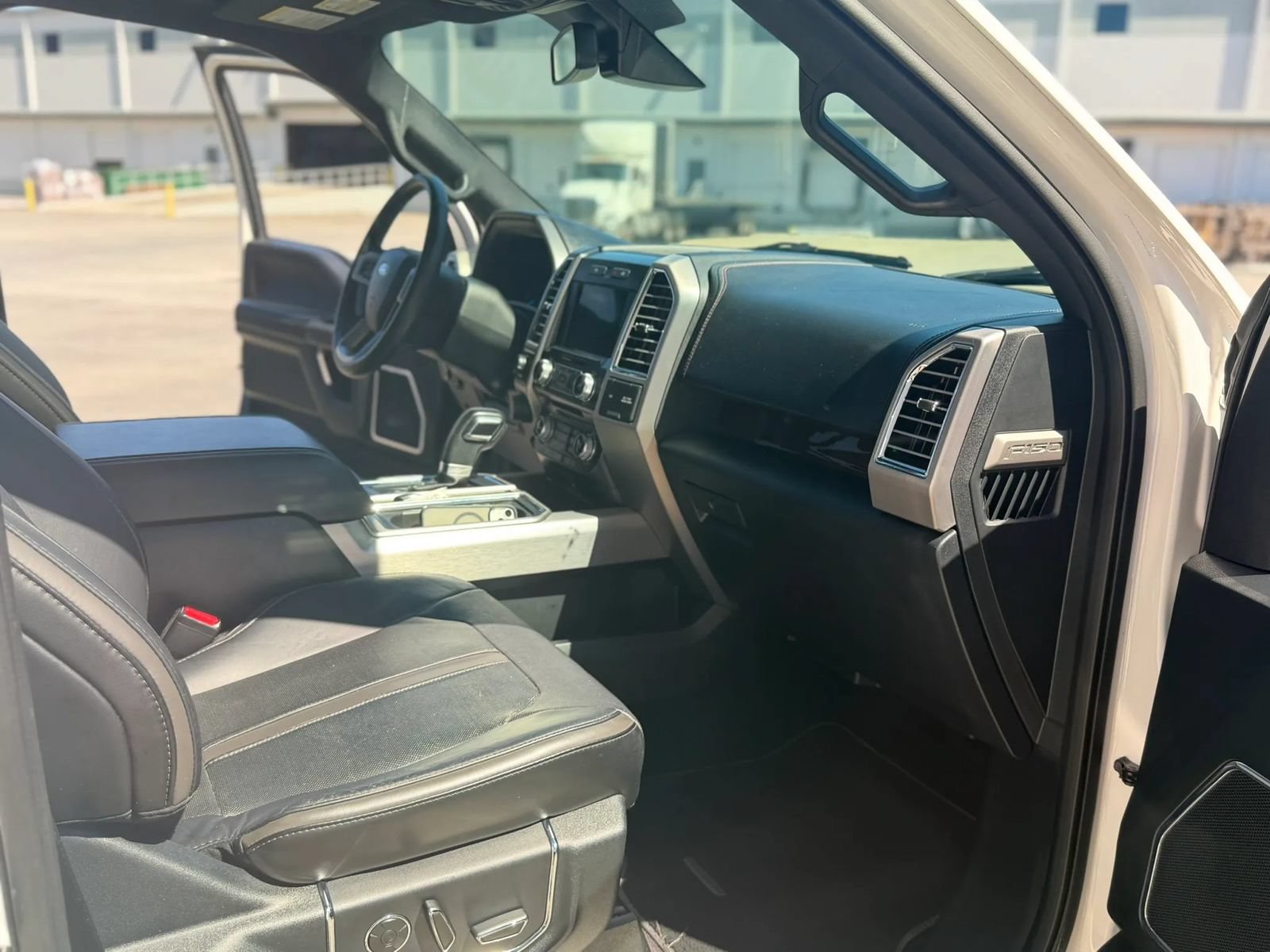Used 2016 Ford F150 Platinum w/ Equipment Group 701A Luxury AWD/4WD image 29