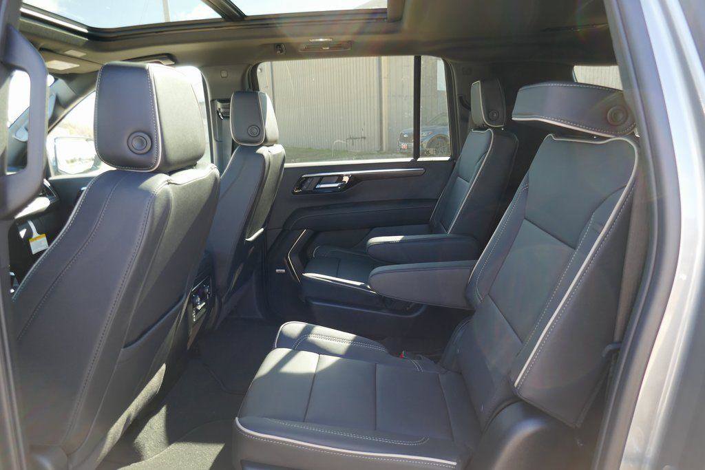 New 2026 Chevrolet Suburban Premier image 13
