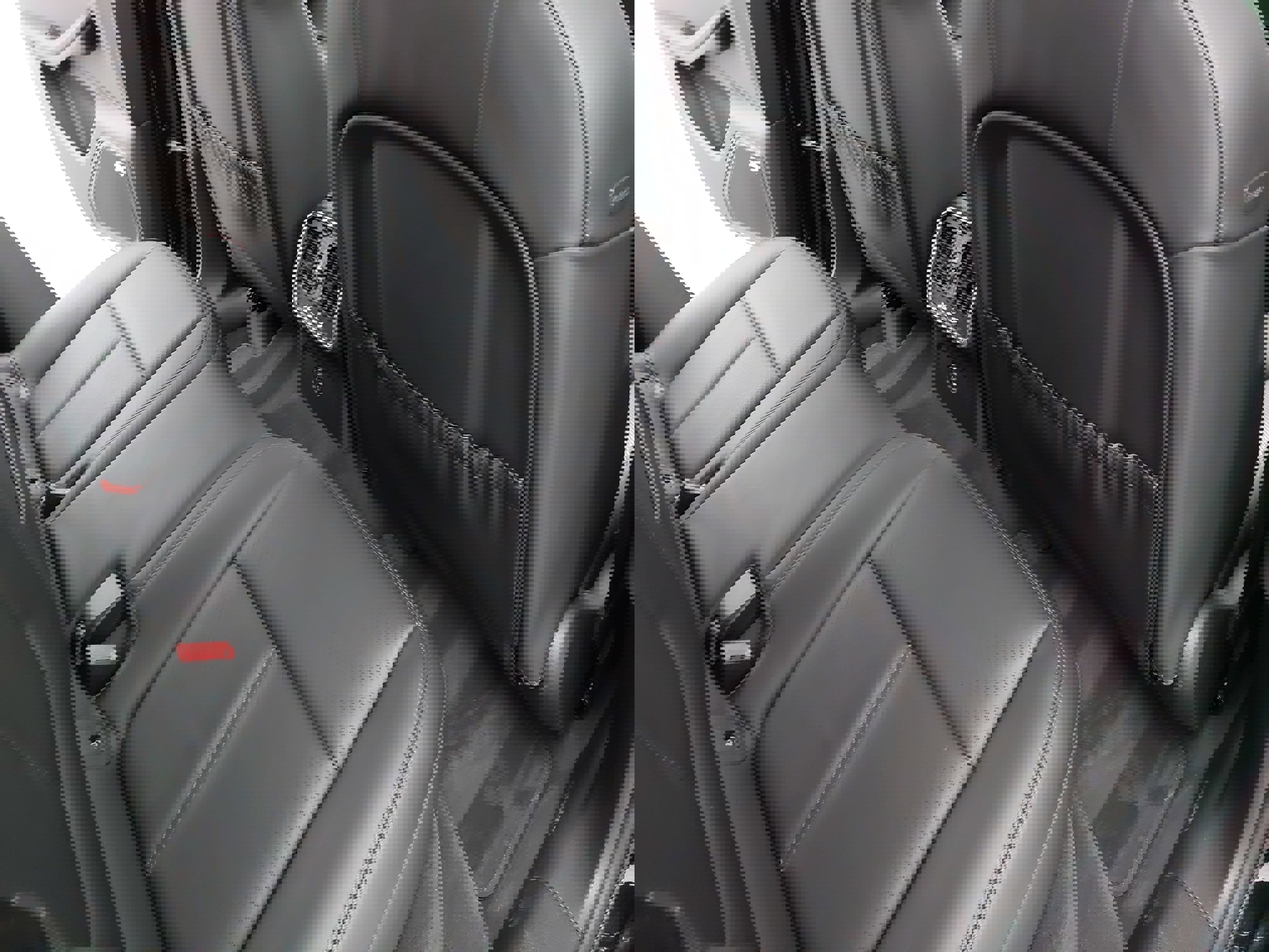 Certified 2025 Porsche Macan image 13