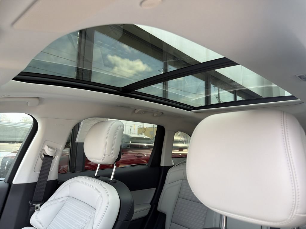 New 2026 Lincoln Nautilus Reserve AWD/4WD image 11