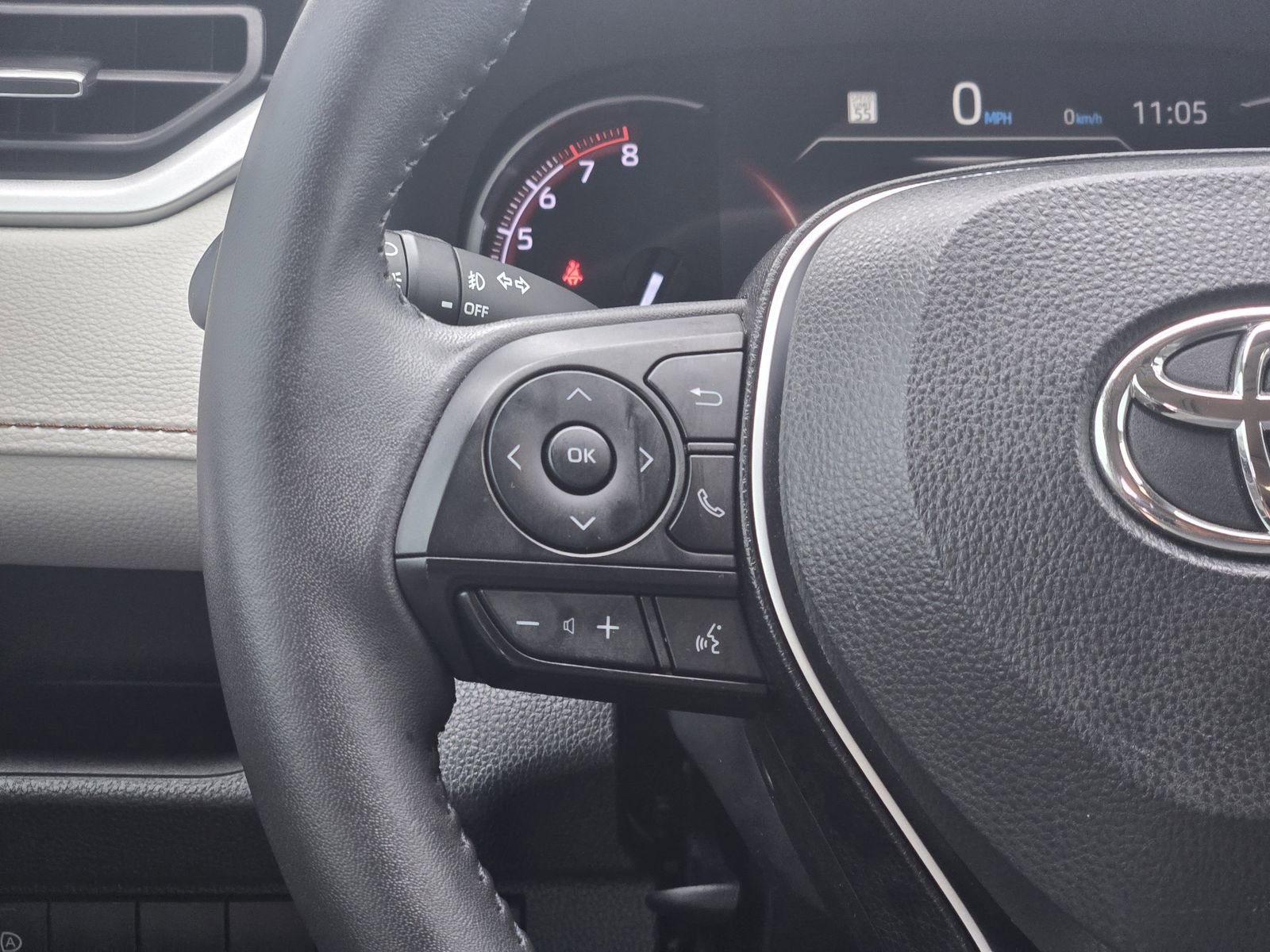 Used 2023 Toyota RAV4 XLE Premium image 31