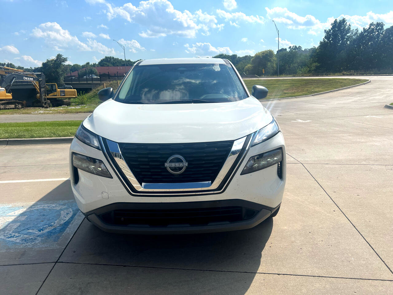 Used 2023 Nissan Rogue S image 3