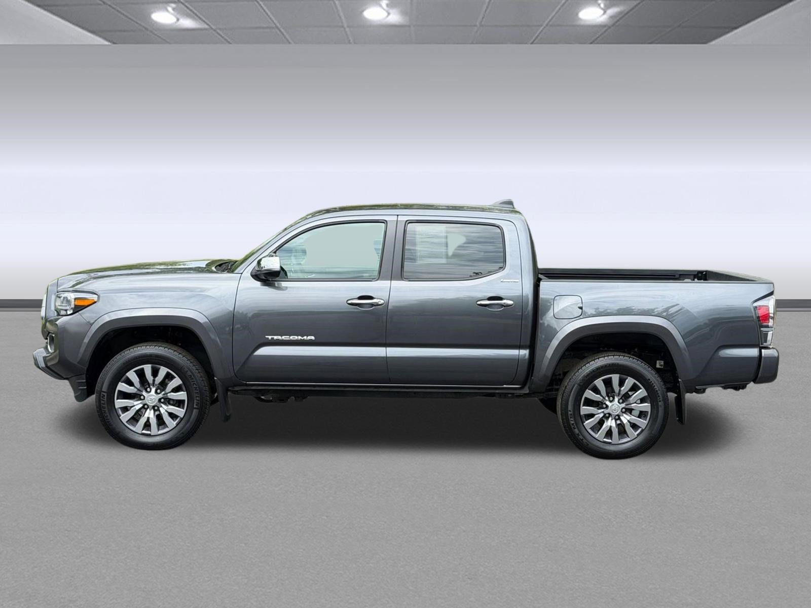 Used 2021 Toyota Tacoma Limited AWD/4WD image 2