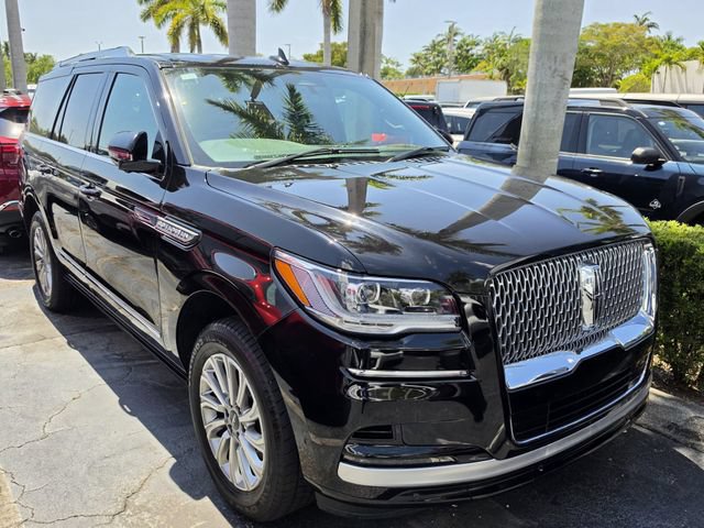 Used 2024 Lincoln Navigator Premiere AWD/4WD image 2