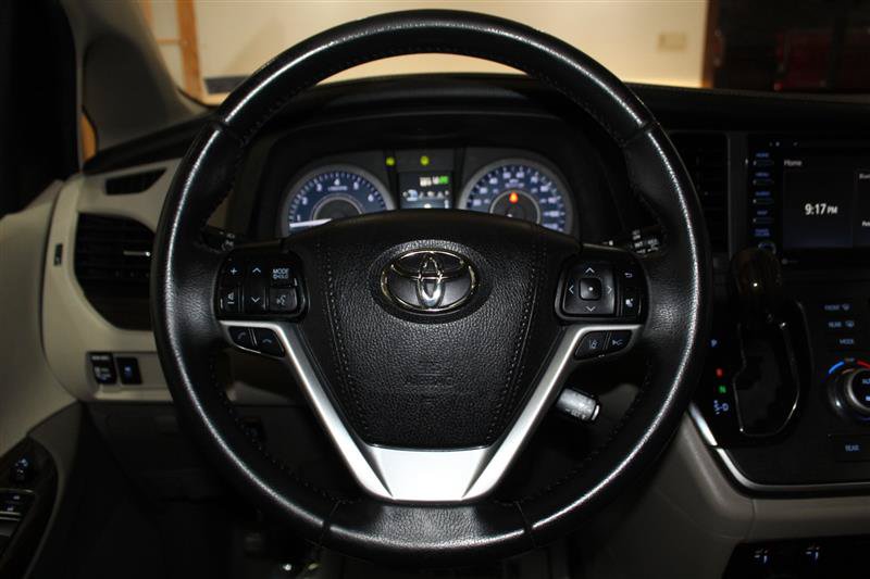 Used 2020 Toyota Sienna XLE AWD/4WD image 15
