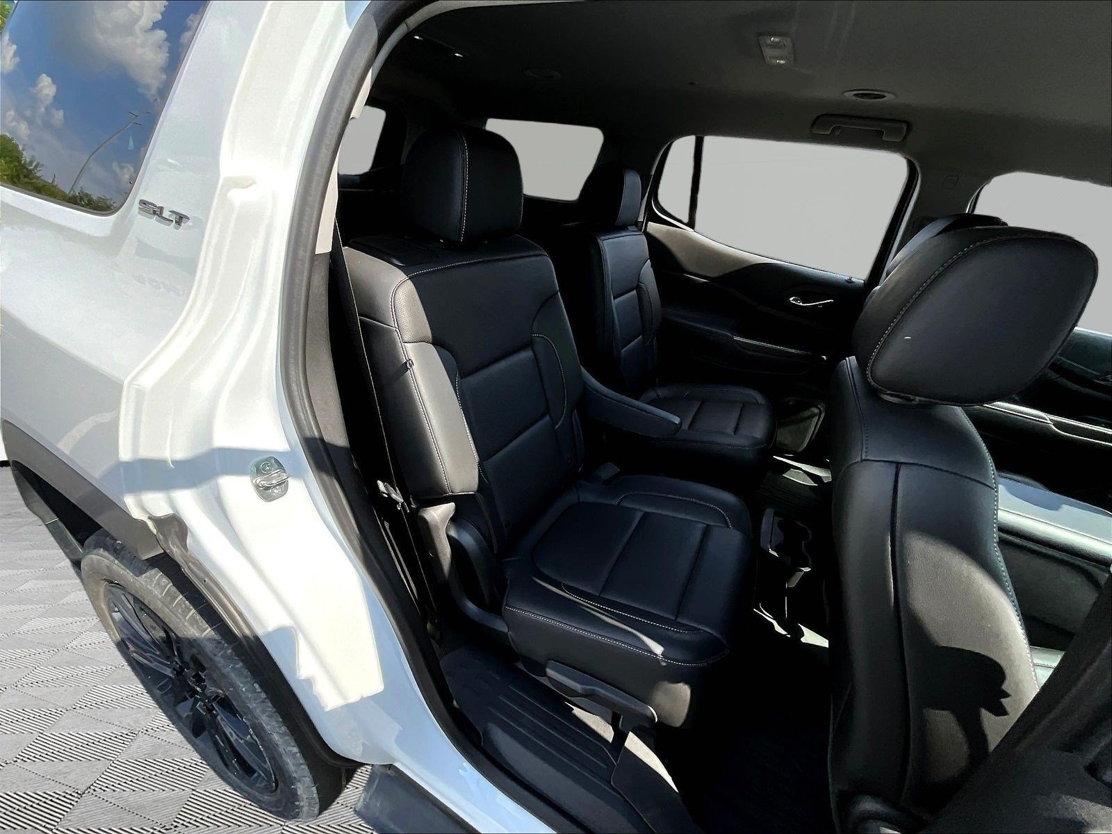 Used 2023 GMC Acadia SLT w/ Elevation Edition FWD image 25