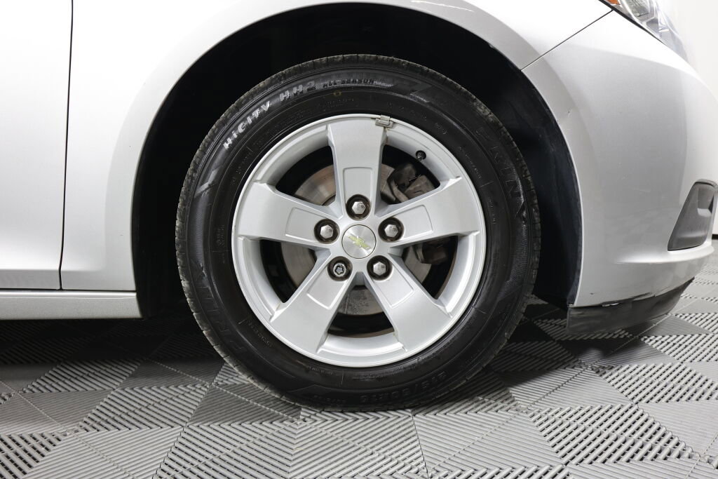 Used 2016 Chevrolet Malibu LT image 6