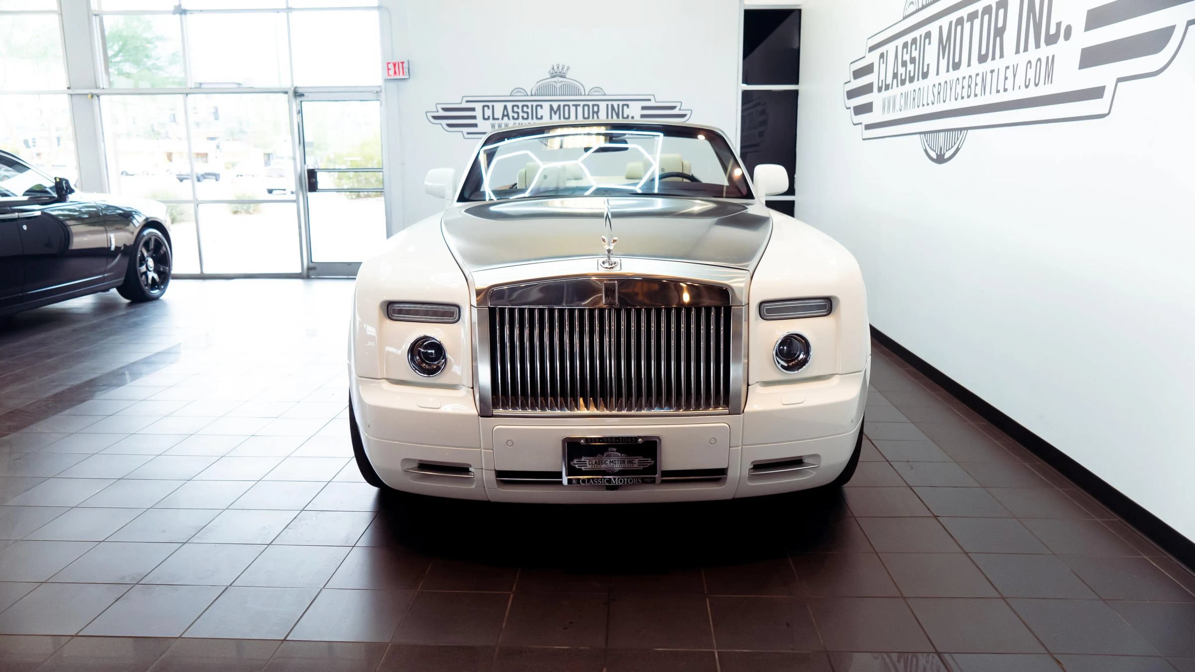 Used 2011 Rolls-Royce Phantom Drophead Coupe RWD image 3