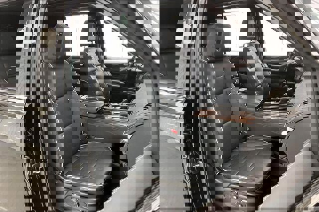 Used 2021 Cadillac Escalade Premium Luxury w/ Performance Package image 7