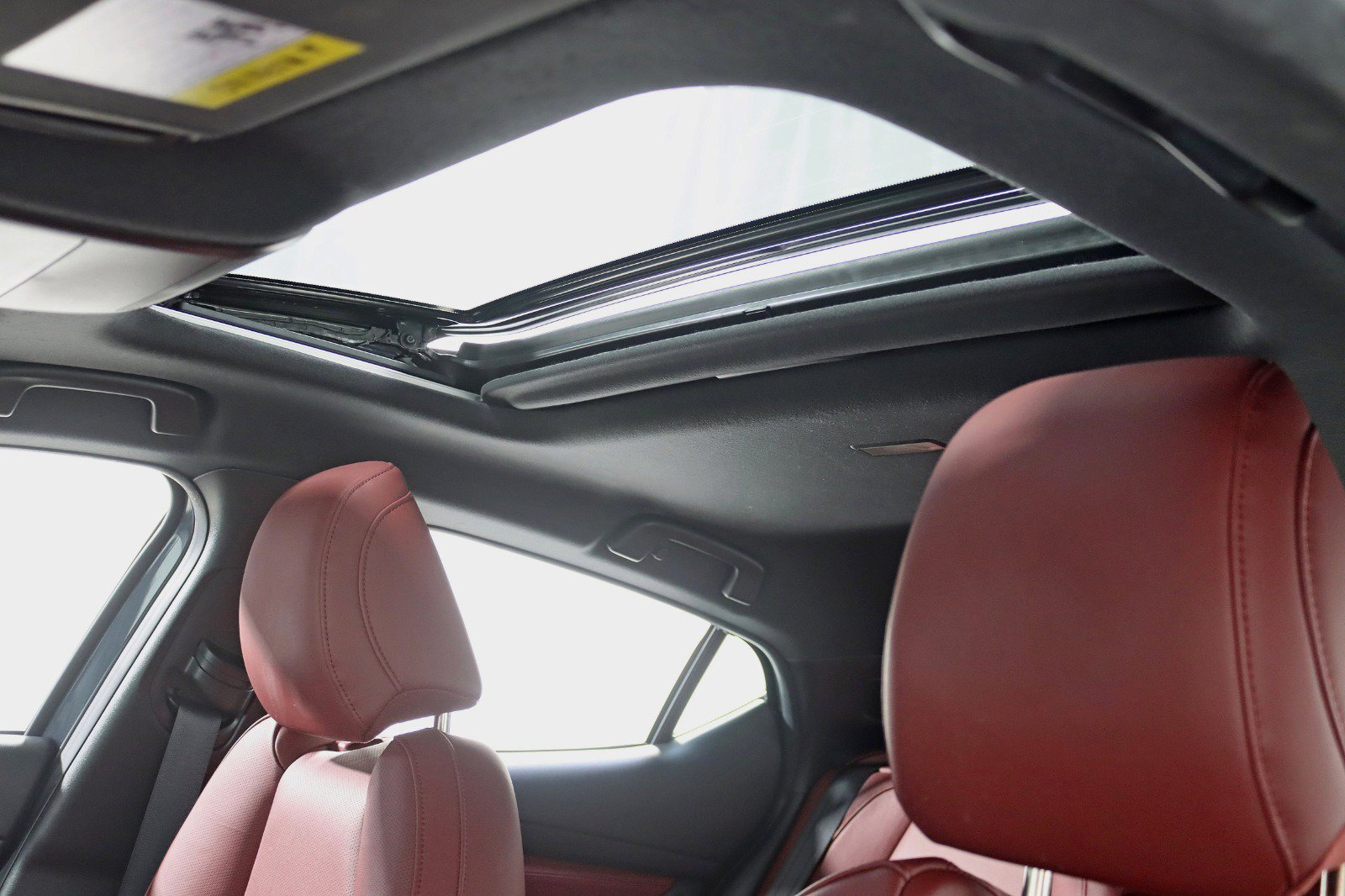 Used 2021 MAZDA MAZDA3 Hatchback w/Premium Plus Pkg image 32