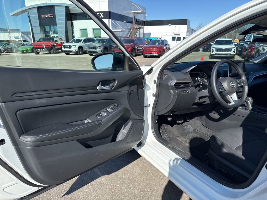 Used 2025 Nissan Altima 2.5 SV image 26