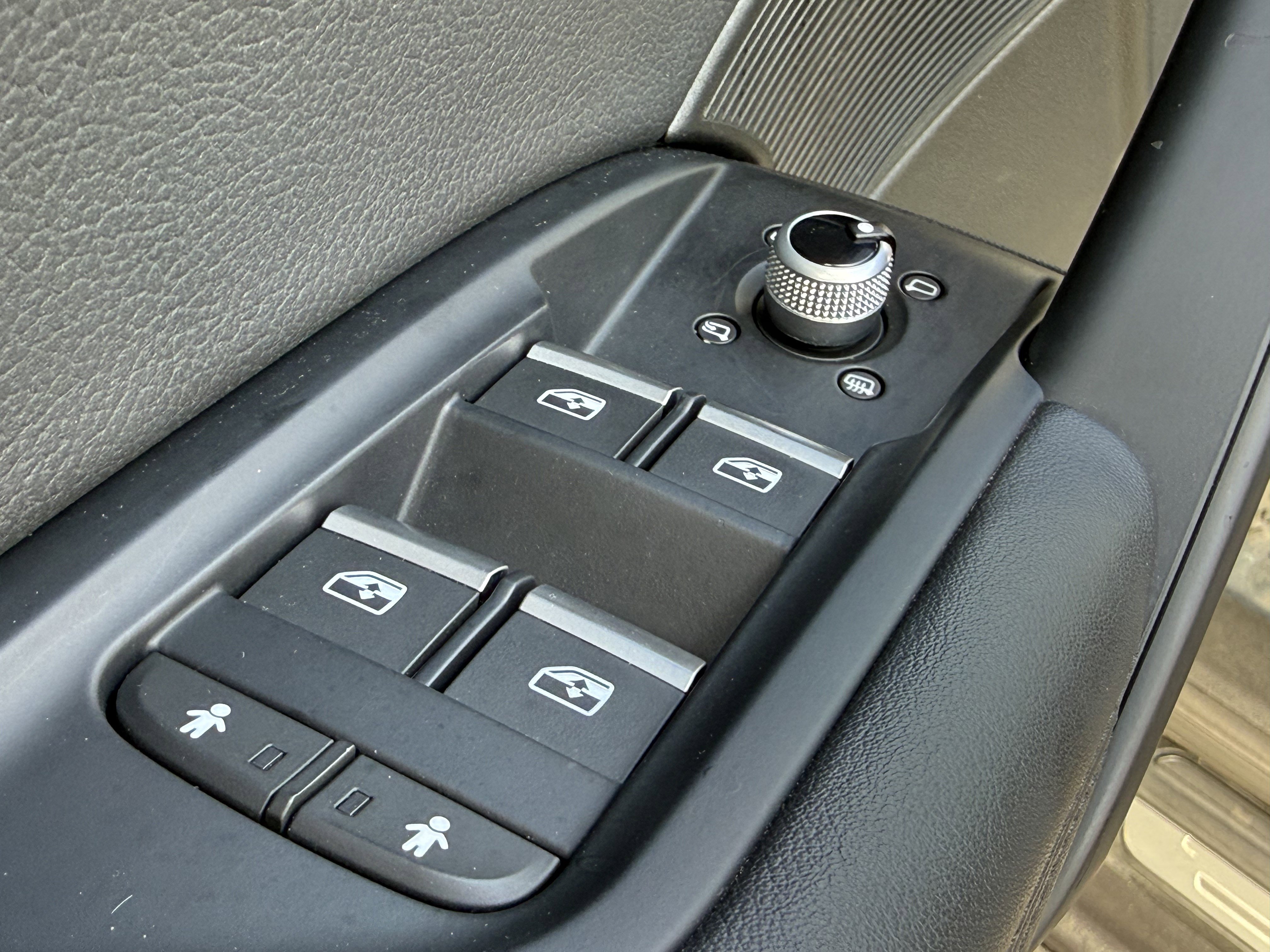 Used 2020 Audi Q5 e Premium Plus w/ Premium Plus Package image 13