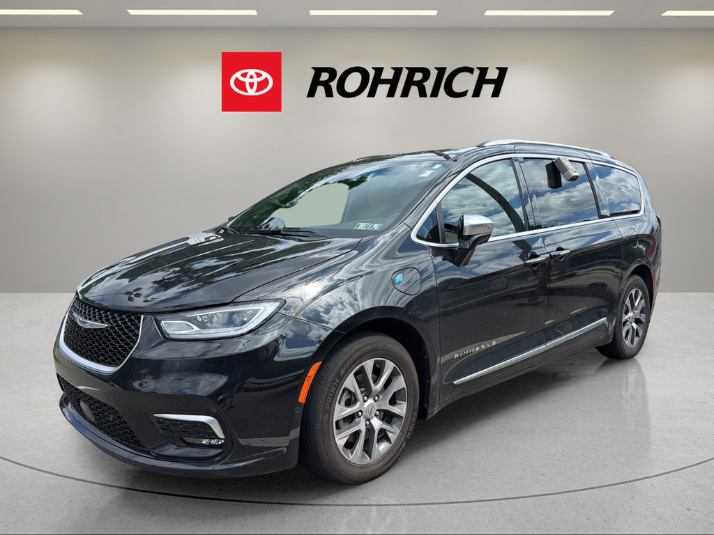 Used 2023 Chrysler Pacifica Pinnacle FWD image 1