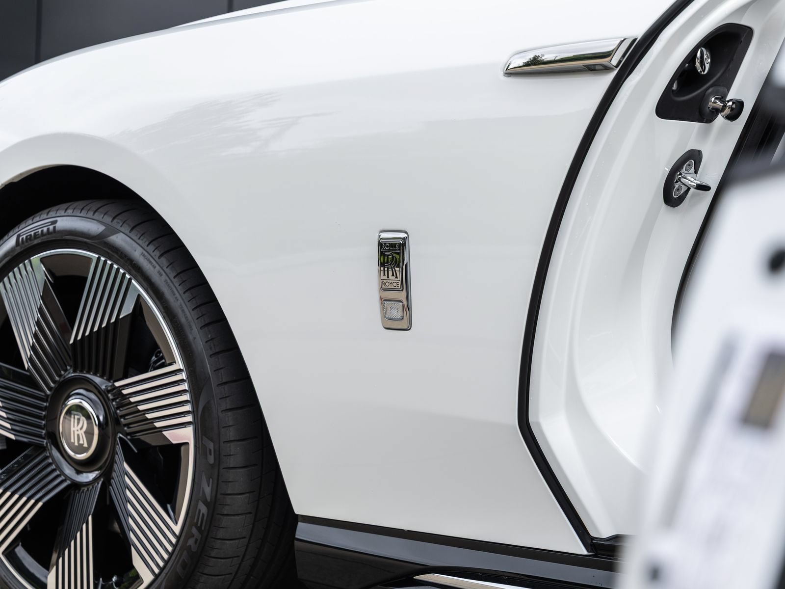 Used 2024 Rolls-Royce Spectre AWD/4WD image 16