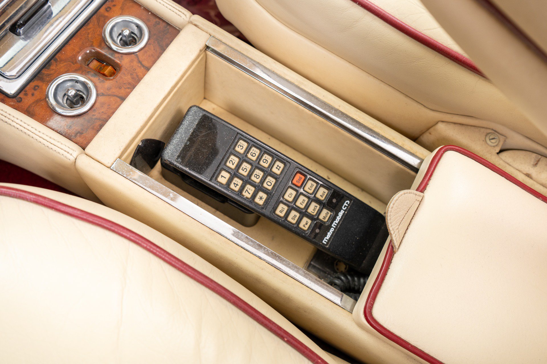 Used 1987 Rolls-Royce Corniche RWD image 31
