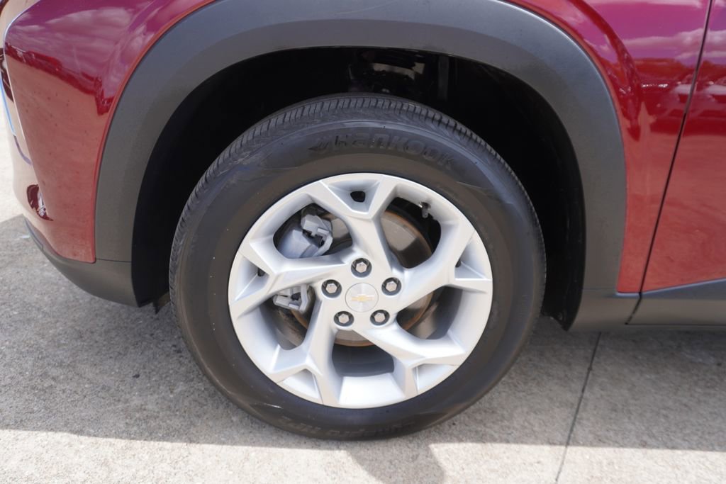 Used 2025 Chevrolet Trax LS w/ LS Convenience Package FWD image 28