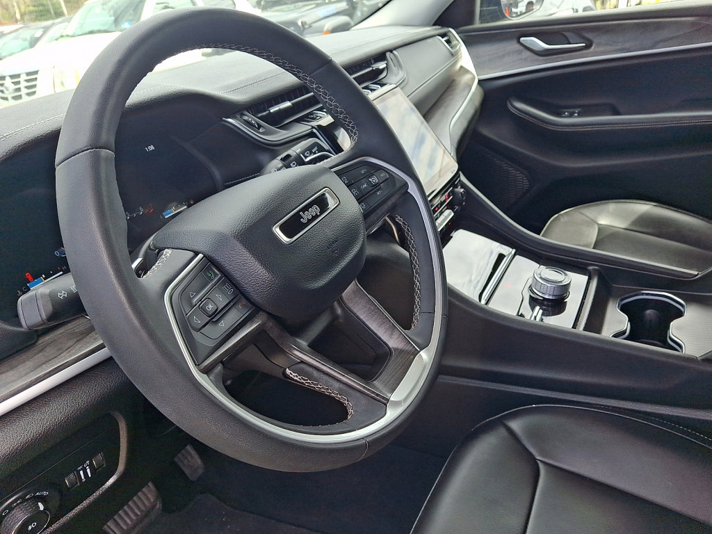 Used 2024 Jeep Grand Cherokee L Limited image 25