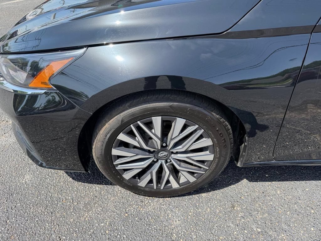 Used 2025 Nissan Altima 2.5 SV FWD image 10