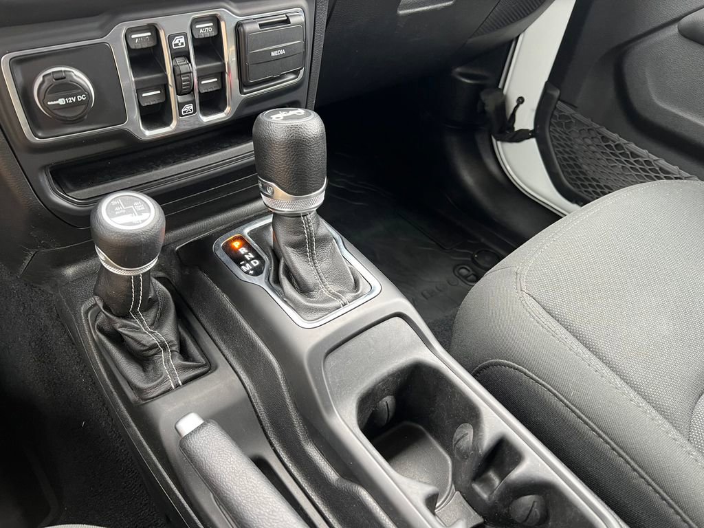 Used 2018 Jeep Wrangler Unlimited Sahara image 25