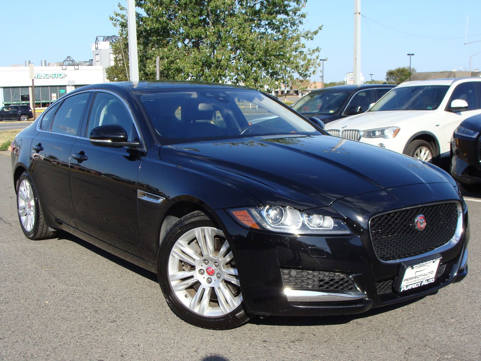 Used 2017 Jaguar XF Premium image 1