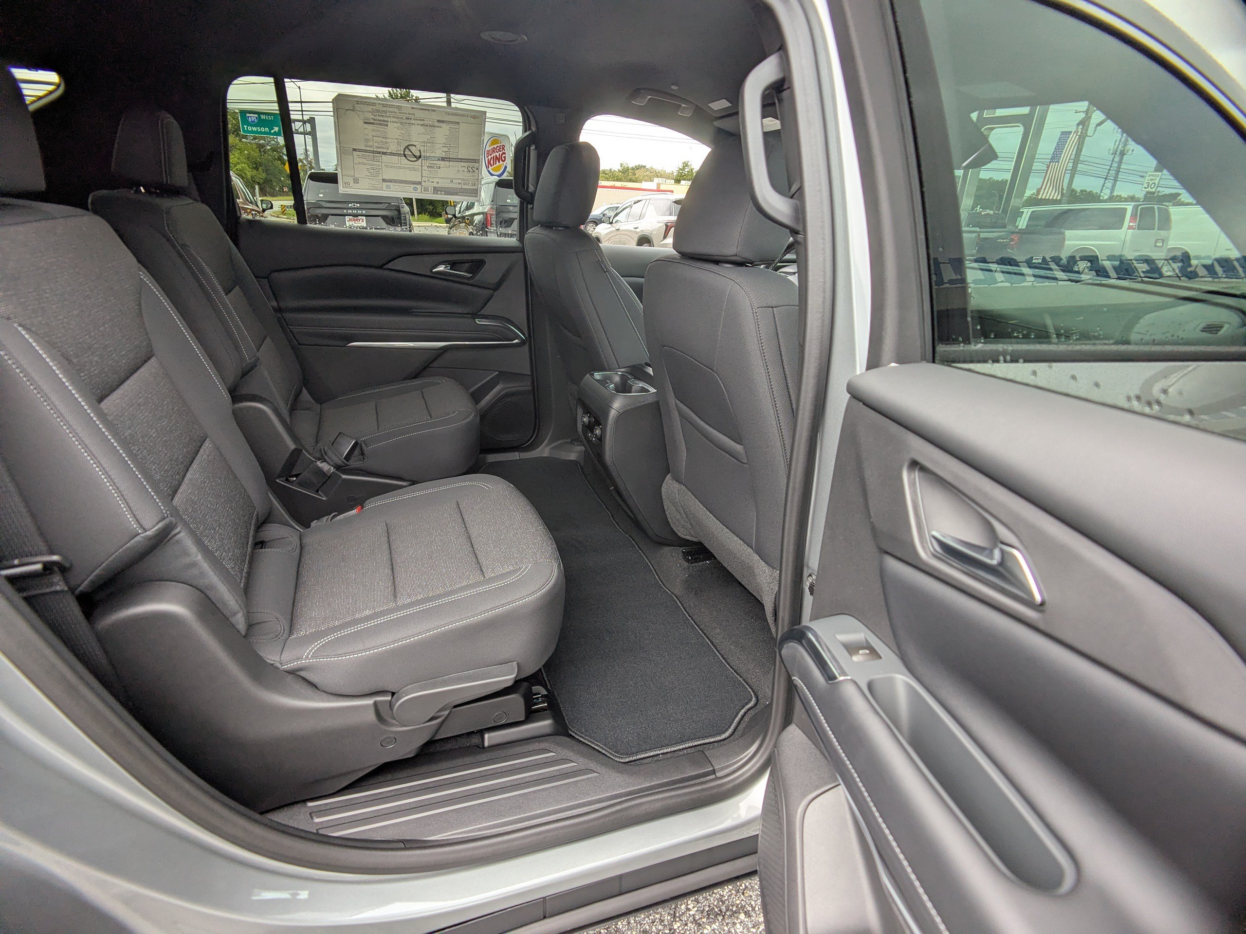 New 2027 Chevrolet Traverse LT FWD image 11