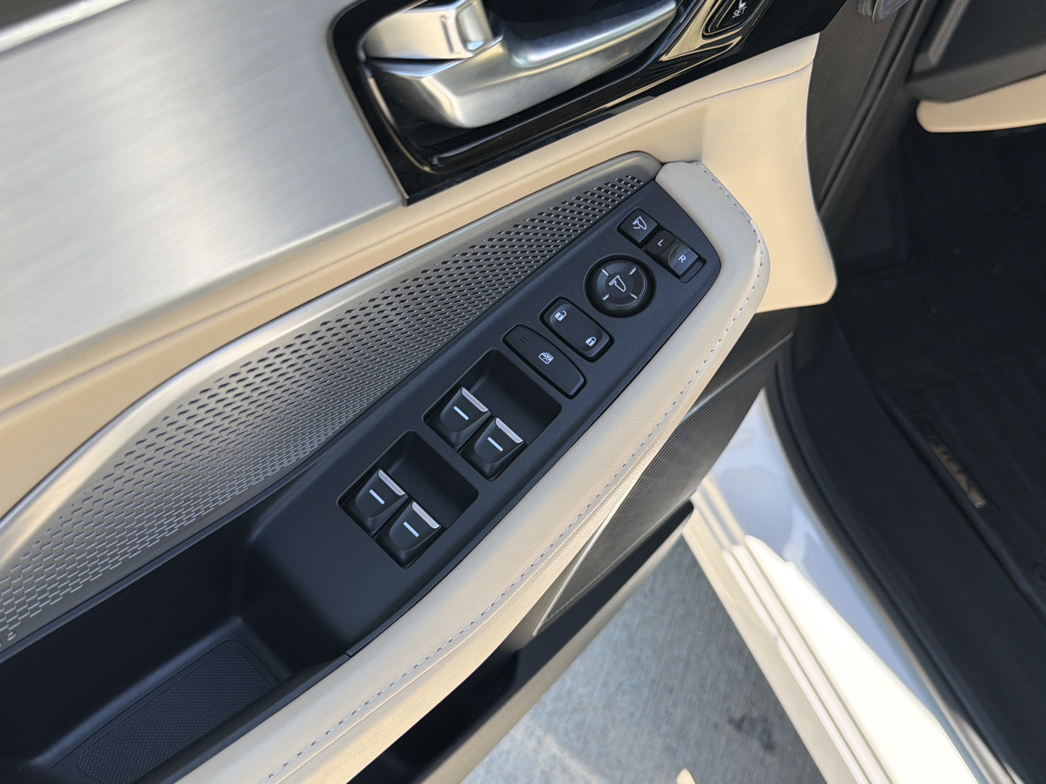 Certified 2024 Acura MDX FWD w/ Technology Package image 15