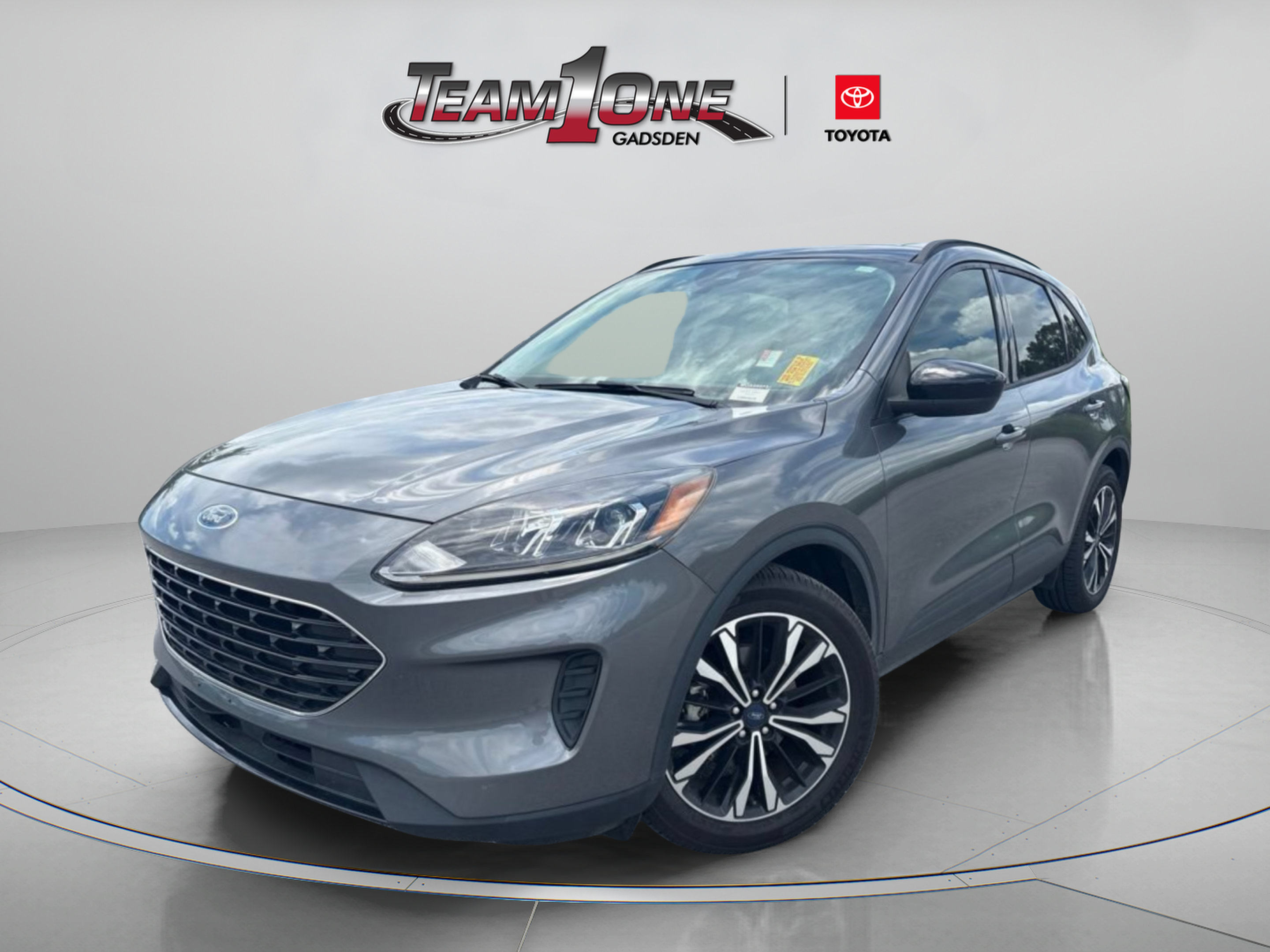 Used 2021 Ford Escape SE w/ SE Sport Appearance Package FWD image 4