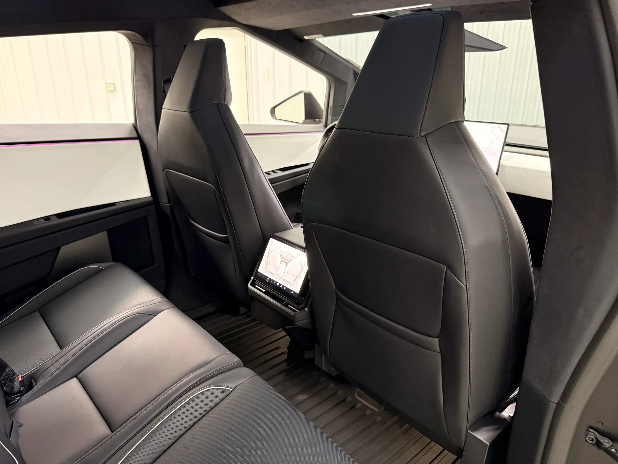 Used 2024 Tesla Cybertruck AWD Crew Cab image 19