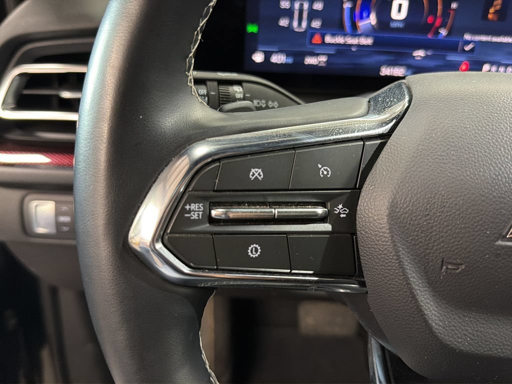 Used 2025 Chevrolet Traverse Z71 AWD/4WD image 18
