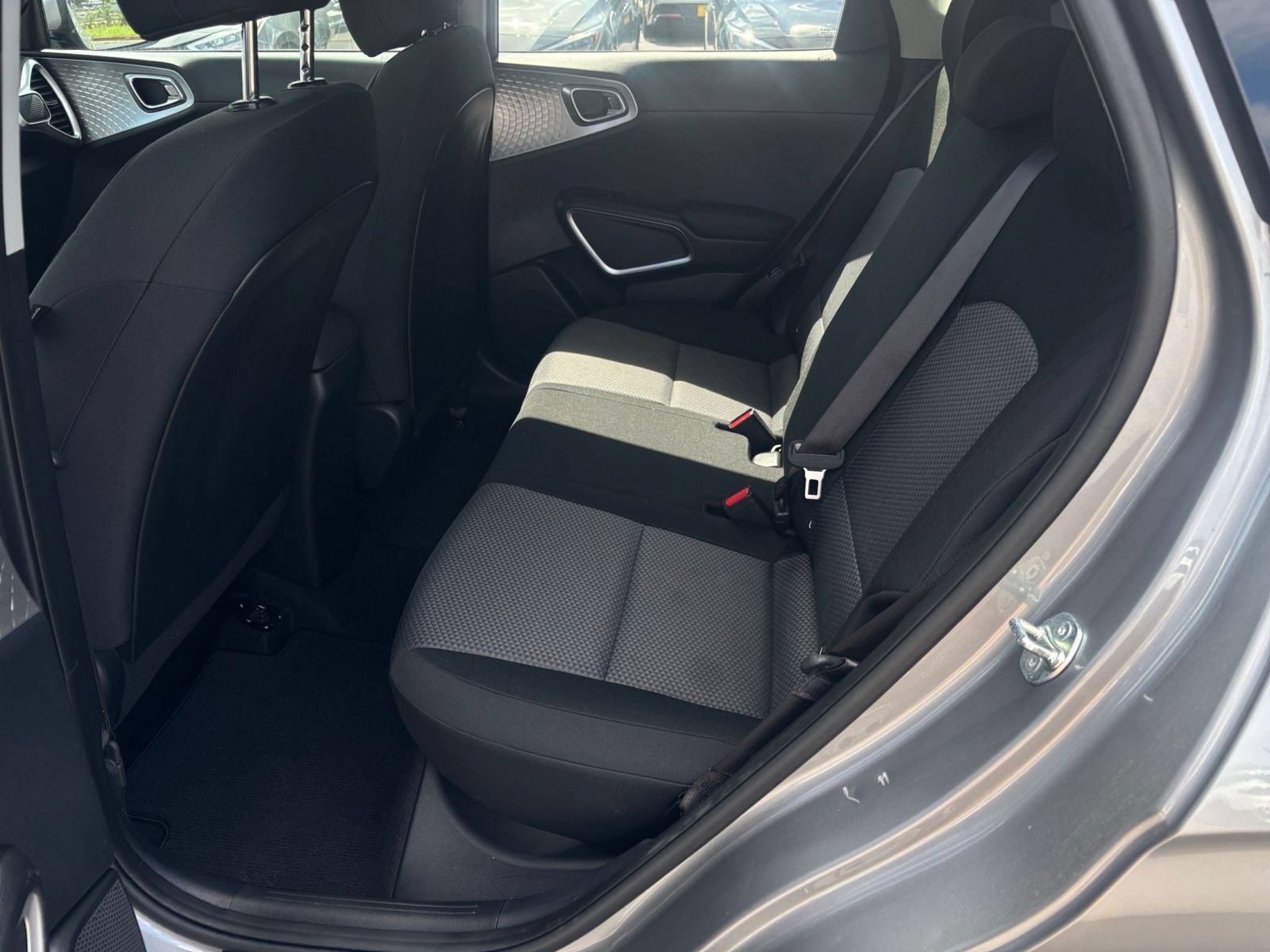 Used 2025 Kia Soul LX w/ LX Technology Package FWD image 23