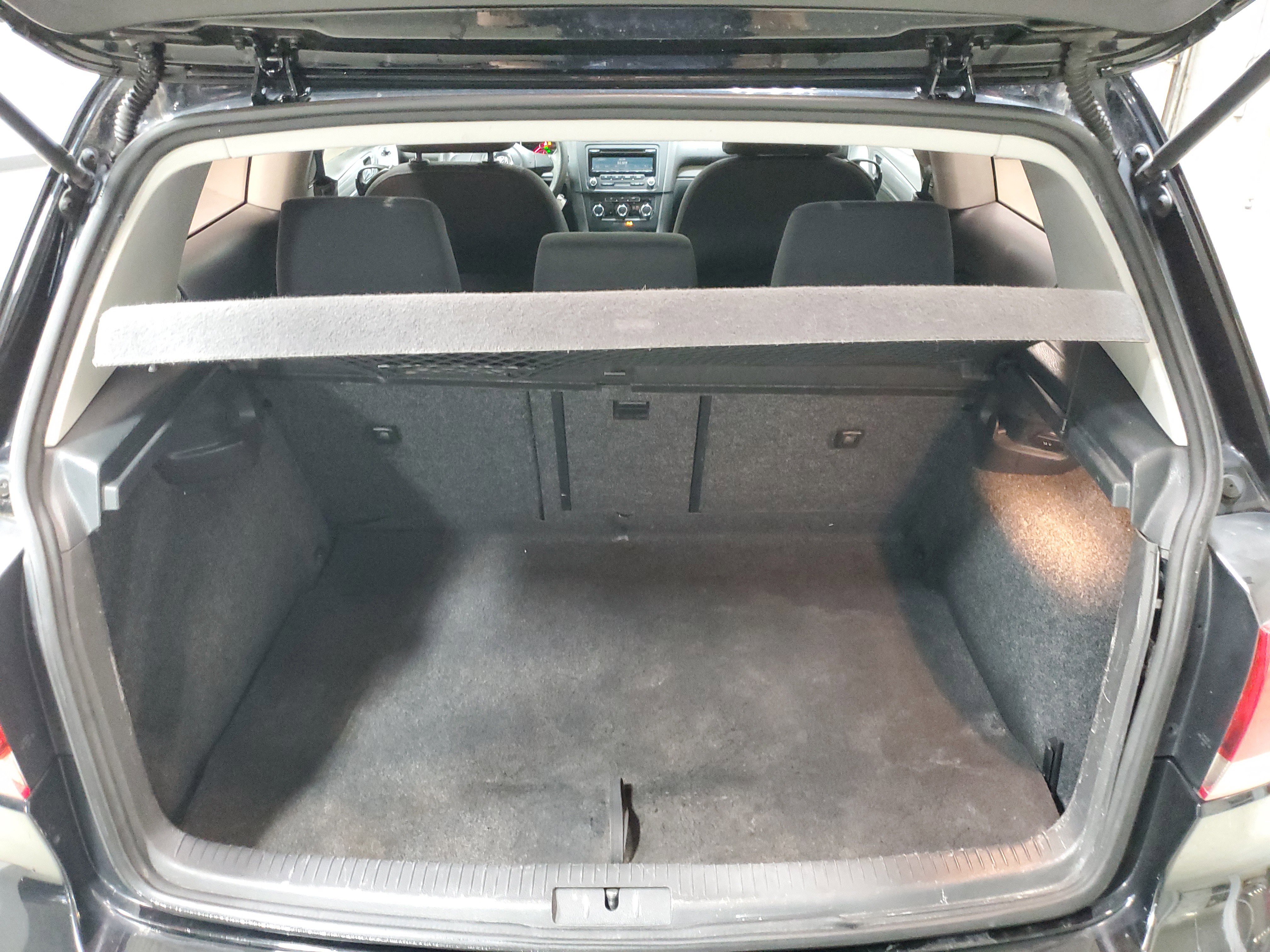 Used 2012 Volkswagen Golf 2-Door FWD image 9
