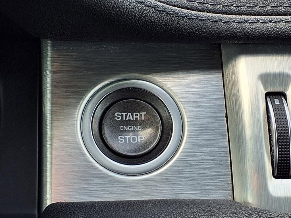 Used 2016 Land Rover Range Rover Evoque SE image 23