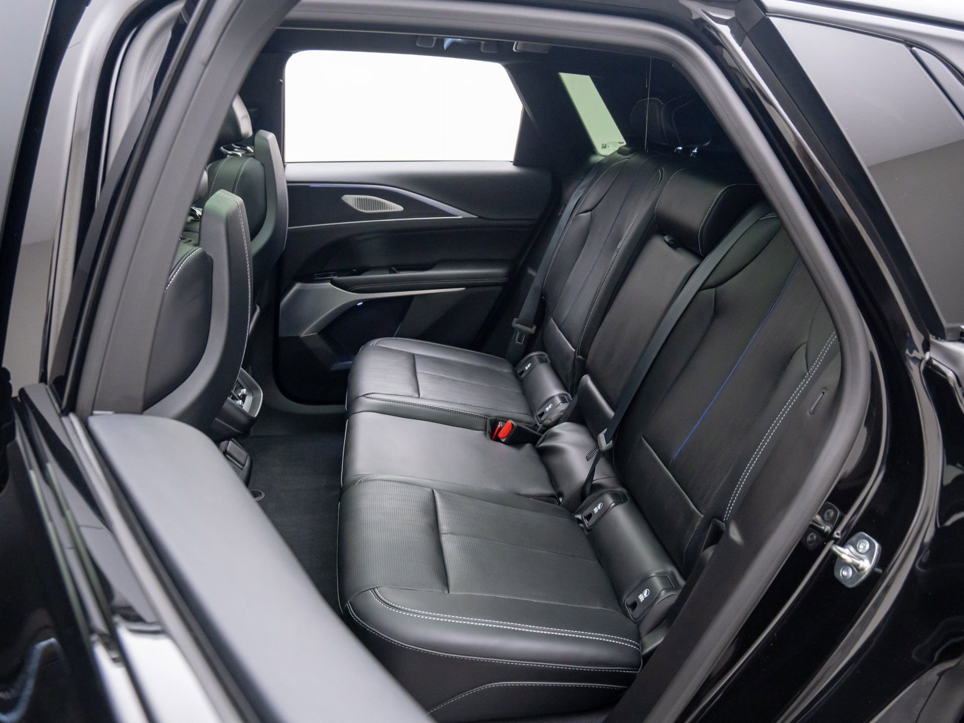 New 2026 Cadillac Lyriq V w/ LPO, Red Accent Package image 18