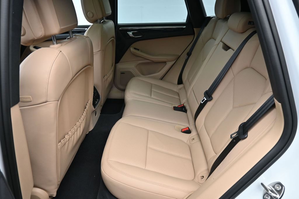 Certified 2025 Porsche Macan AWD/4WD image 7