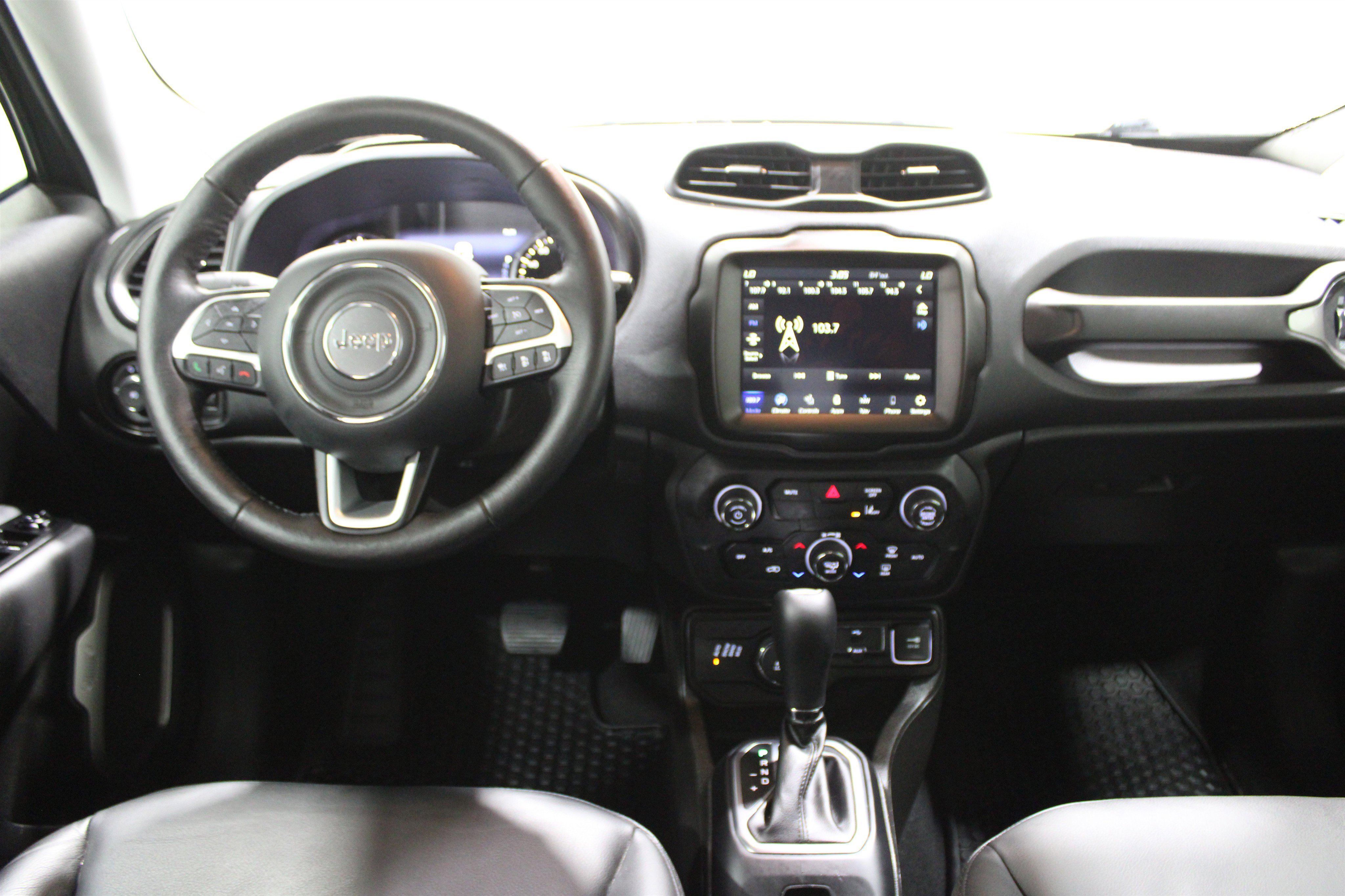 Used 2023 Jeep Renegade Limited image 2