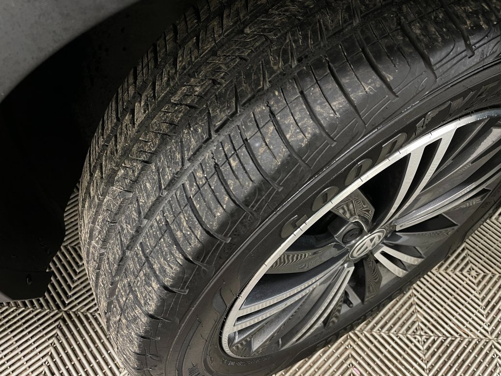 Used 2018 Volkswagen Tiguan SEL image 46