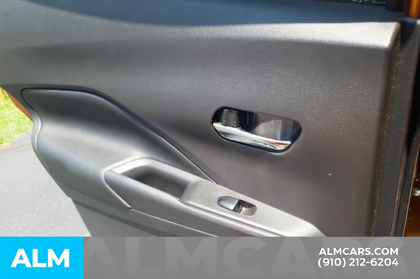 Used 2019 Nissan Kicks S FWD image 21