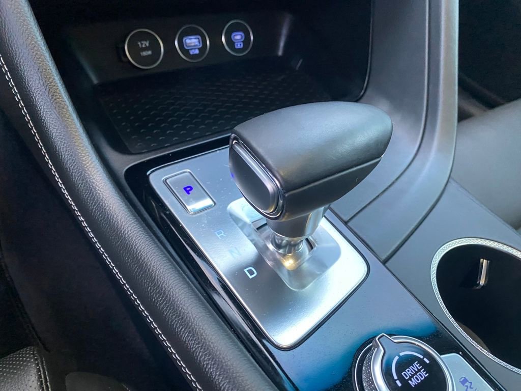 Used 2025 Genesis G70 2.5T image 35