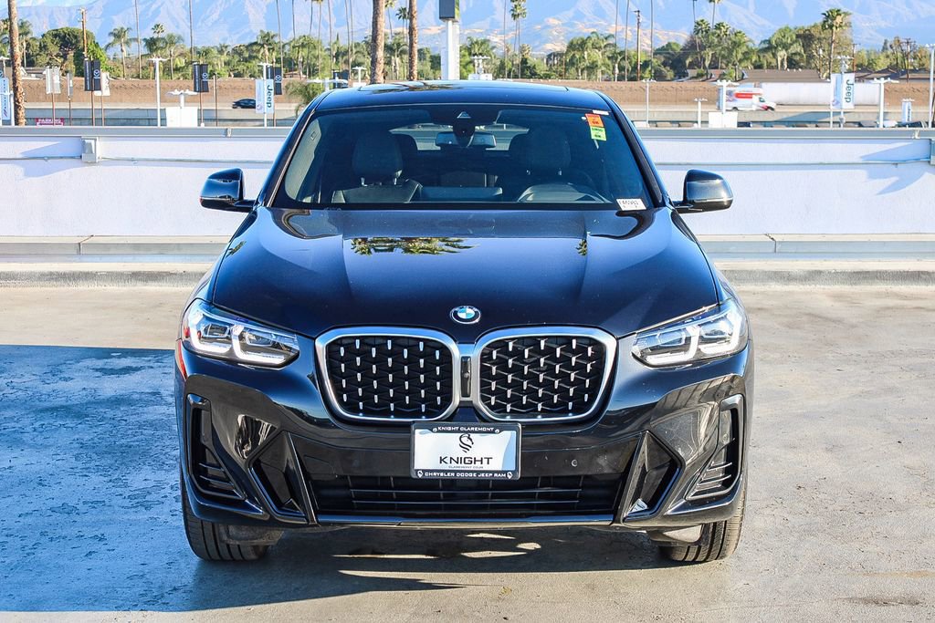 Used 2025 BMW X4 xDrive30i image 2