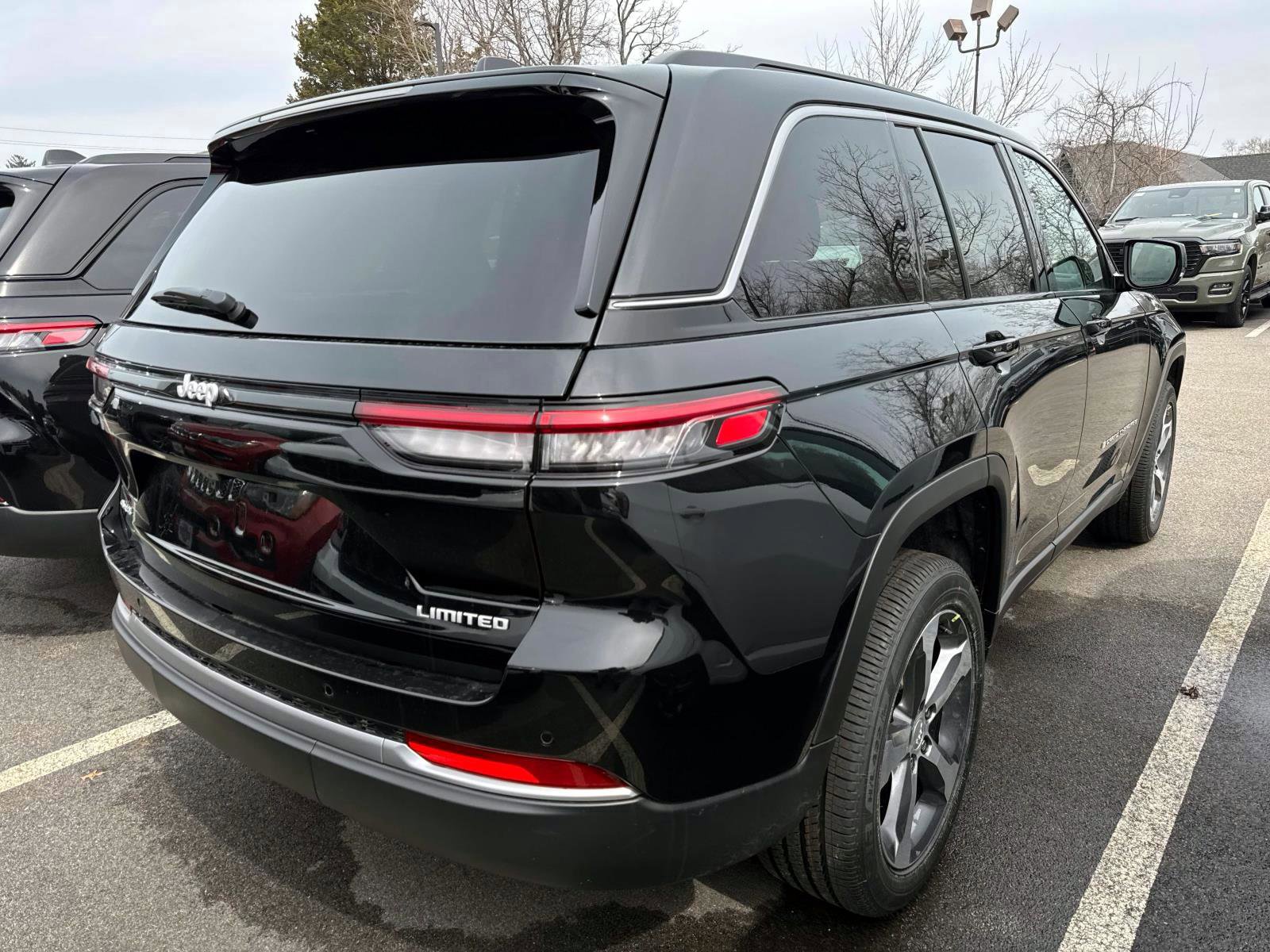 New 2026 Jeep Grand Cherokee Limited AWD/4WD image 2